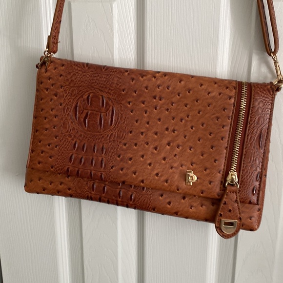 Cognac faux croc crossbody bag - Picture 2 of 3